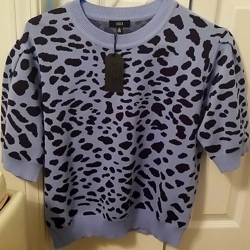 Short puffy sleeve sweater
